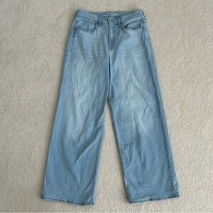 Old Navy Wow High Rise Wide Leg Light Wash Blue Women's Jeans 6 Short